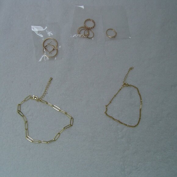 LOT OF ASSORTED GOLD PLATED JEWELRY~NOT SOLID GOLD, JUST PLATED~~EARRING… - Picture 1 of 12